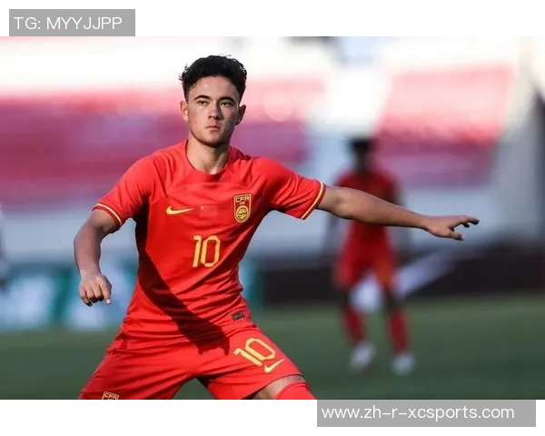 足球巨星挥洒激情球场风采 穿上战袍展现自信与荣耀 足球巨星挥洒激情球场风采 穿上战袍展现自信与荣耀